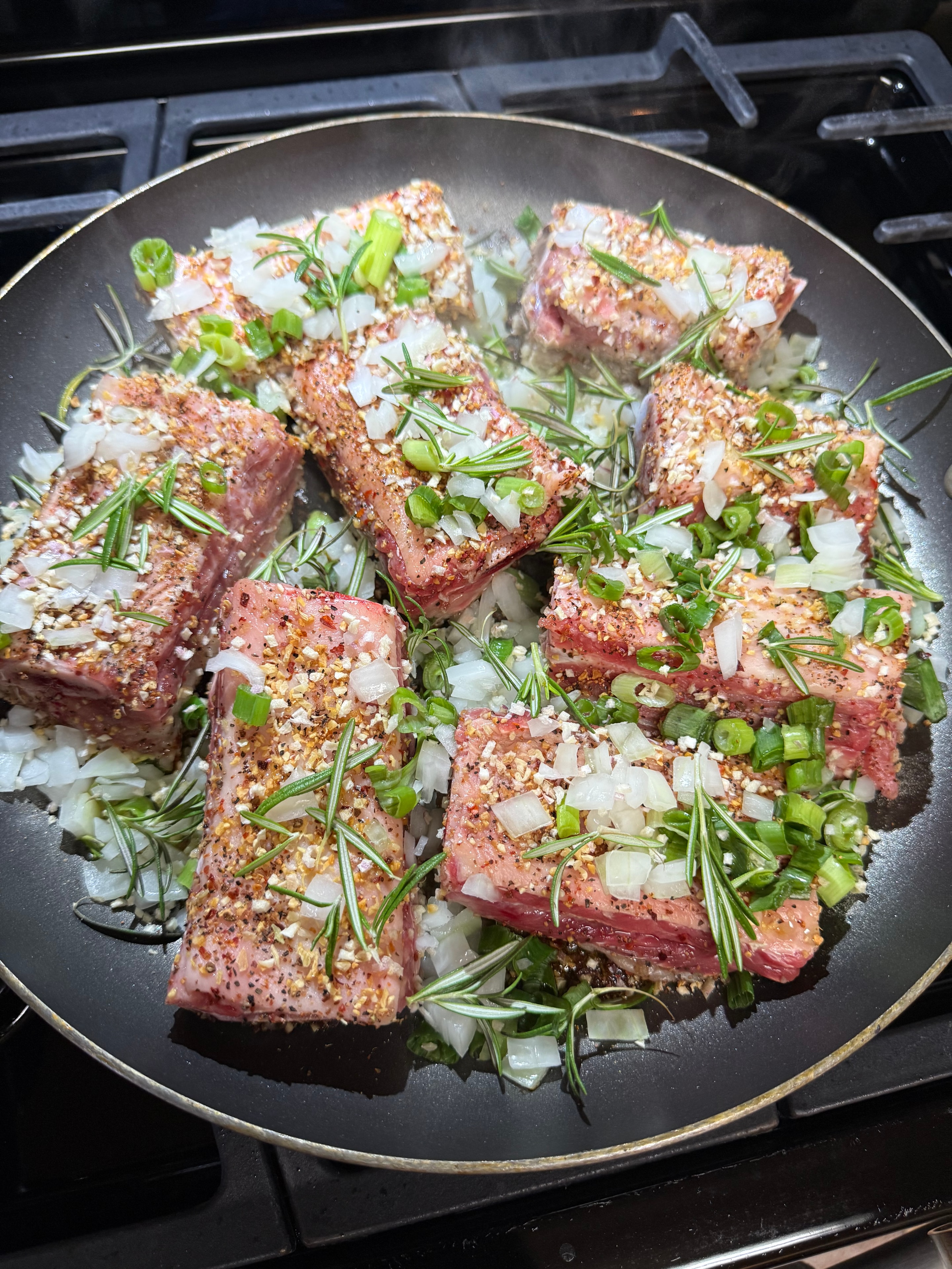 Beef short ribs seasoned with rosemary and green onion